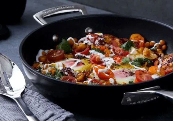 Alertan sobre posibles sustancias cancerígenas en utensilios de cocina y productos cotidianos