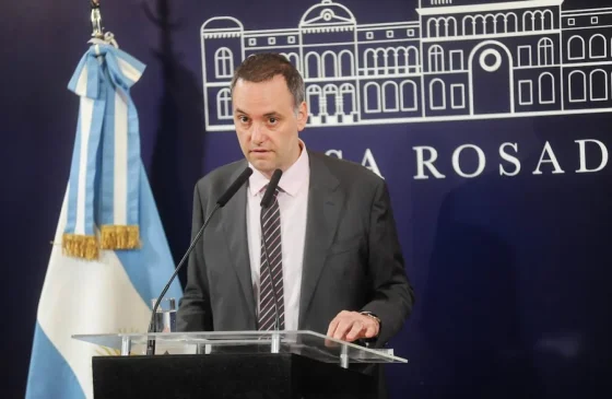 Adorni pasa a depender del Presidente y tendrá rango de ministro
