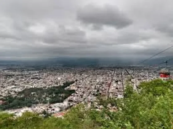 Investigan el hallazgo de restos óseos en el cerro San Bernardo