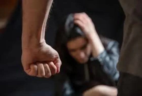 Detenido por amenazar a su madre y hermana