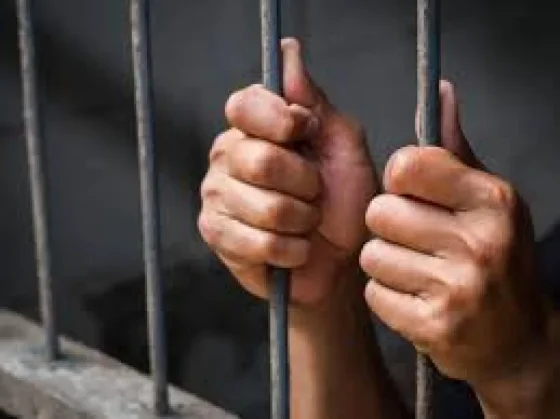 Irá a prisión por lesionar a su madre y amenazar a su expareja