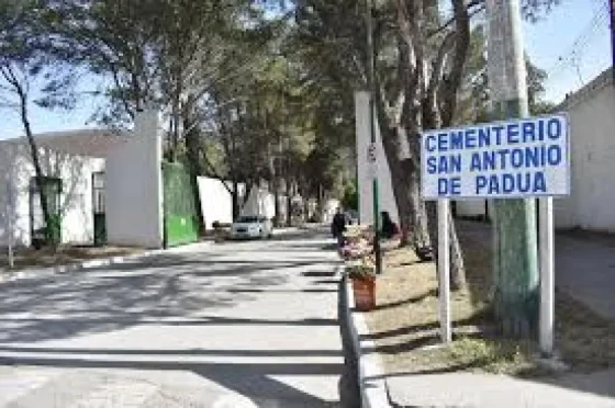 Días de los Santos y de los Fieles Difuntos: conoce los horarios, servicios y misas de los cementerios