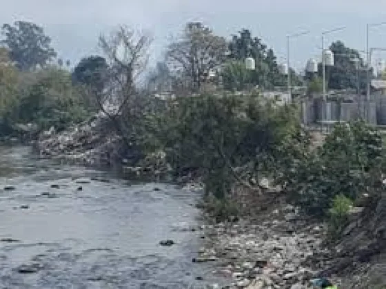 Investigan el hallazgo de un hombre sin vida cerca del río Arenales