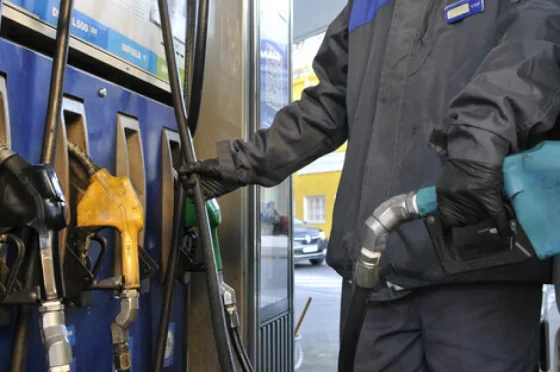 El 2025 llega con un nuevo aumento en los combustibles