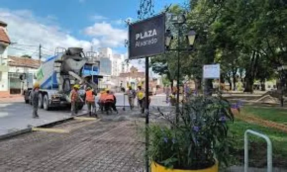 Avanza la reconstrucción de las caminerías de la plaza Alvarado