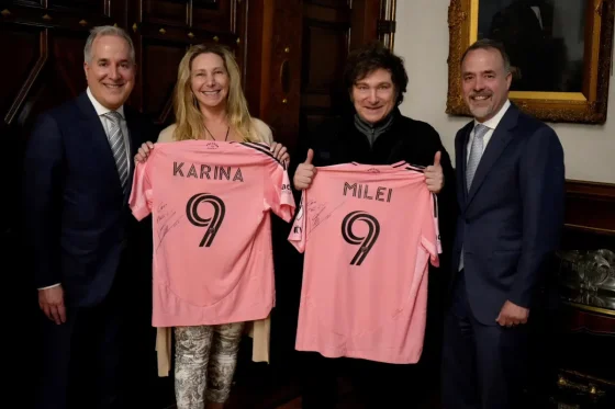 Javier Milei recibió una camiseta del Inter Miami