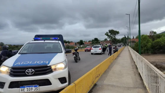 Choque entre un auto y una moto en el puente Córdoba - Polonia