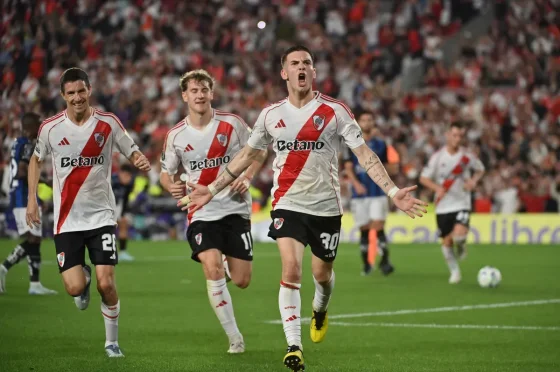 River aplastó a Independiente del Valle y clasificó a octavos de final