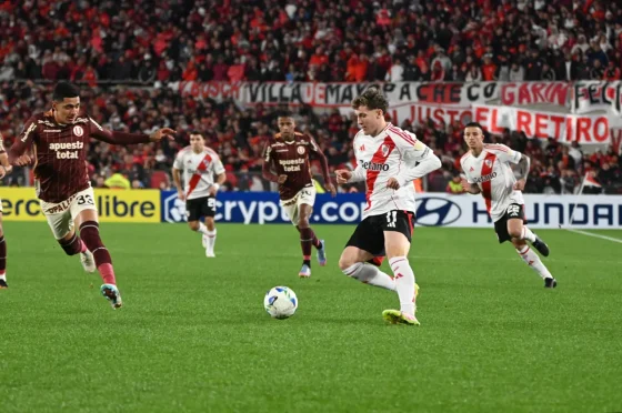 River empató 1 a 1 con Universitario de Perú y terminó puntero