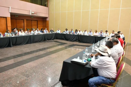 Denuncian suspensión de la paritaria docente