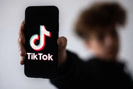 Trump afirma que hay un comprador para TikTok que revelará en "unas dos semanas"