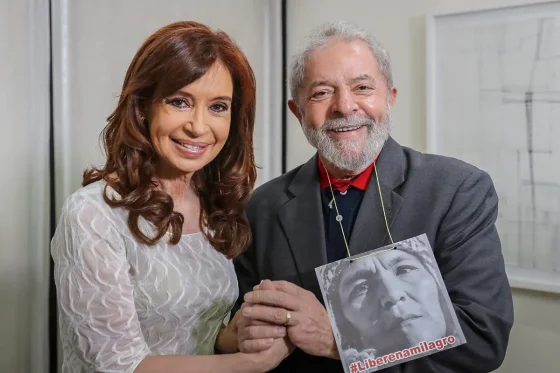 La defensa de CFK solicitó una autorización judicial para que la visite Lula