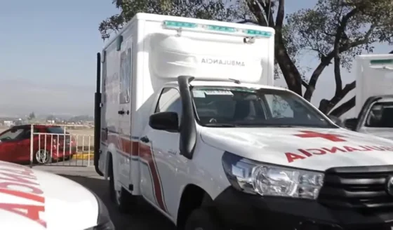 El Gobierno entregó 13 nuevas ambulancias: "hay algunas que no daban más"