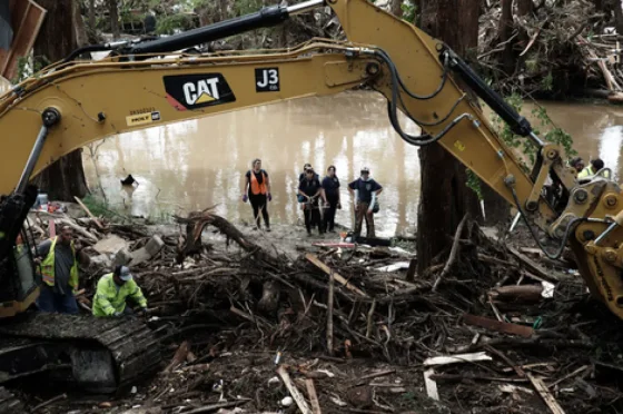 Ascienden a 87 los muertos por las inundaciones en Texas y continúan las tareas de rescate