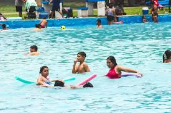 Fin de semana XL: más de 6 mil personas disfrutaron de los natatorios municipales