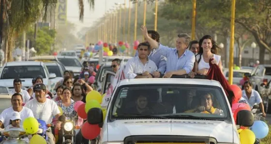 Diputado Nacional Miguel Nanni junto al Presidente Mauricio Macri en una caravana en Salta