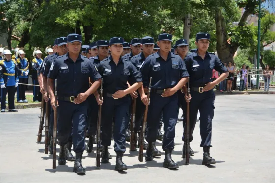 Parque Belgrano: Quisieron robarle el arma reglamentaria a un policía