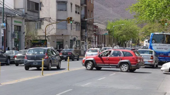 Tránsito en el centro salteño