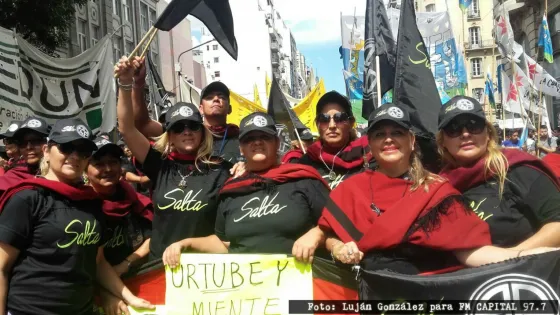 ADP Salta presente en la marcha nacional de los docentes: Foto: Luján González para Fm Capital 97.7
