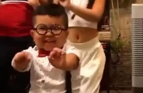El niño que es furor en Facebook con su baile de 'Despacito' . Mirá el video
