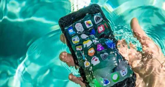 Muere electrocutado en la bañera mientras cargaba su iPhone